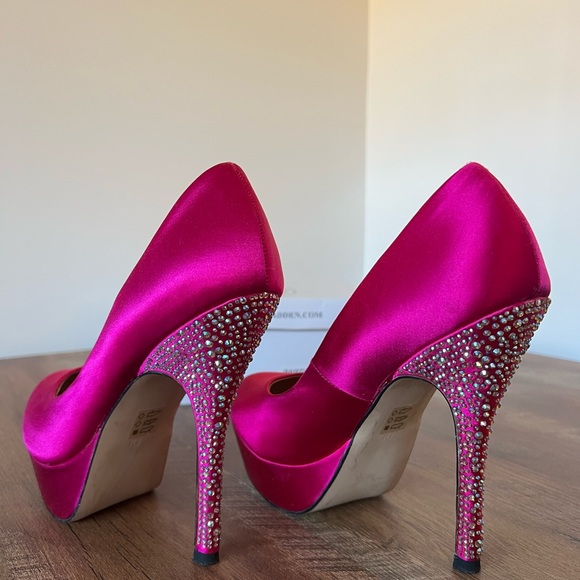 Steve Madden Fuschia Rhinestone Heeled Platform Pumps - Picture 12 of 14